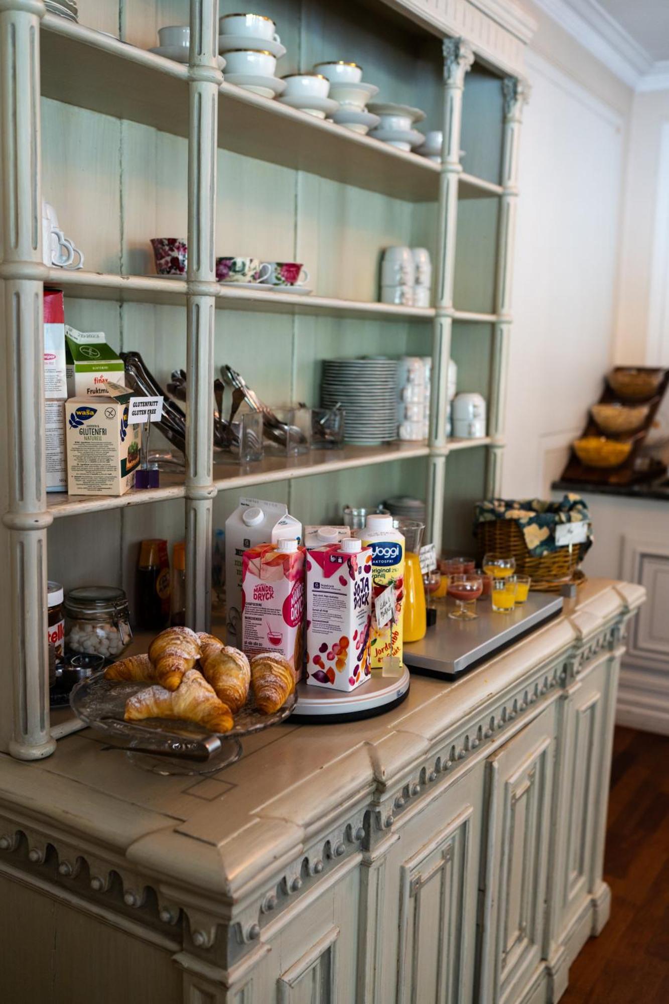 Park Hotel Linkoeping Fawlty Towers Buitenkant foto